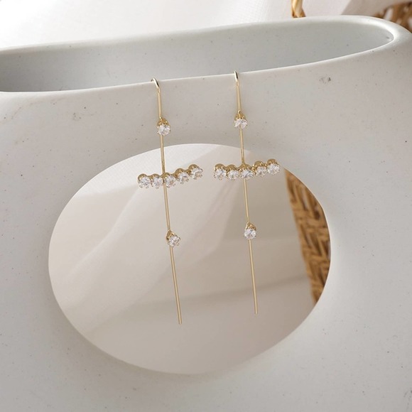 Trendy Gold Jeweled Ear Bone Clip Earring - Picture 4 of 9